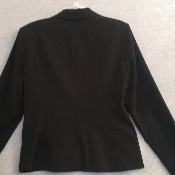 Jones & Co Stretch 2 Button Fully Lined Jacket w/Classic Lapels & Slight Peplum - Picture 2 of 16